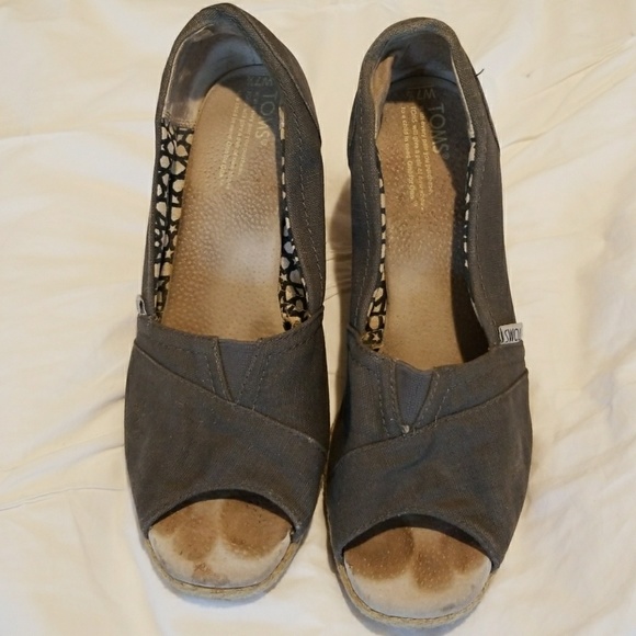 Tom's grey canvas wedge - Picture 1 of 3